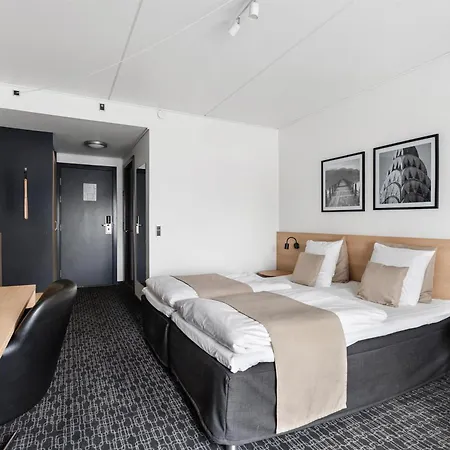 Western 4* אודנזה