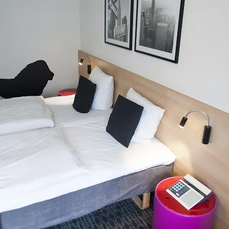 Western מלון אודנזה